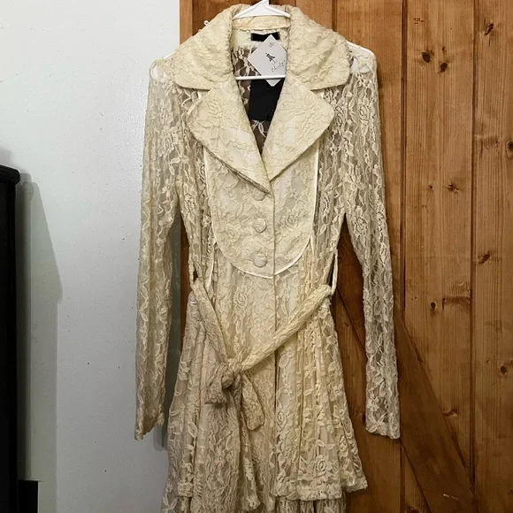 Ryu Lace Jacket in Cream - Picture 1 of 3